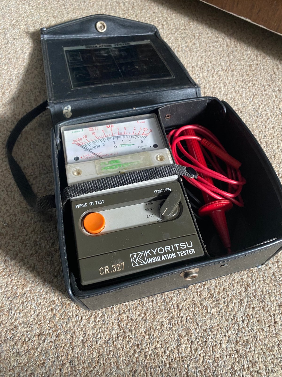 Analoge multimeter in tas. Functionerend.Vintage., Ophalen of Verzenden, Gebruikt, Multimeter