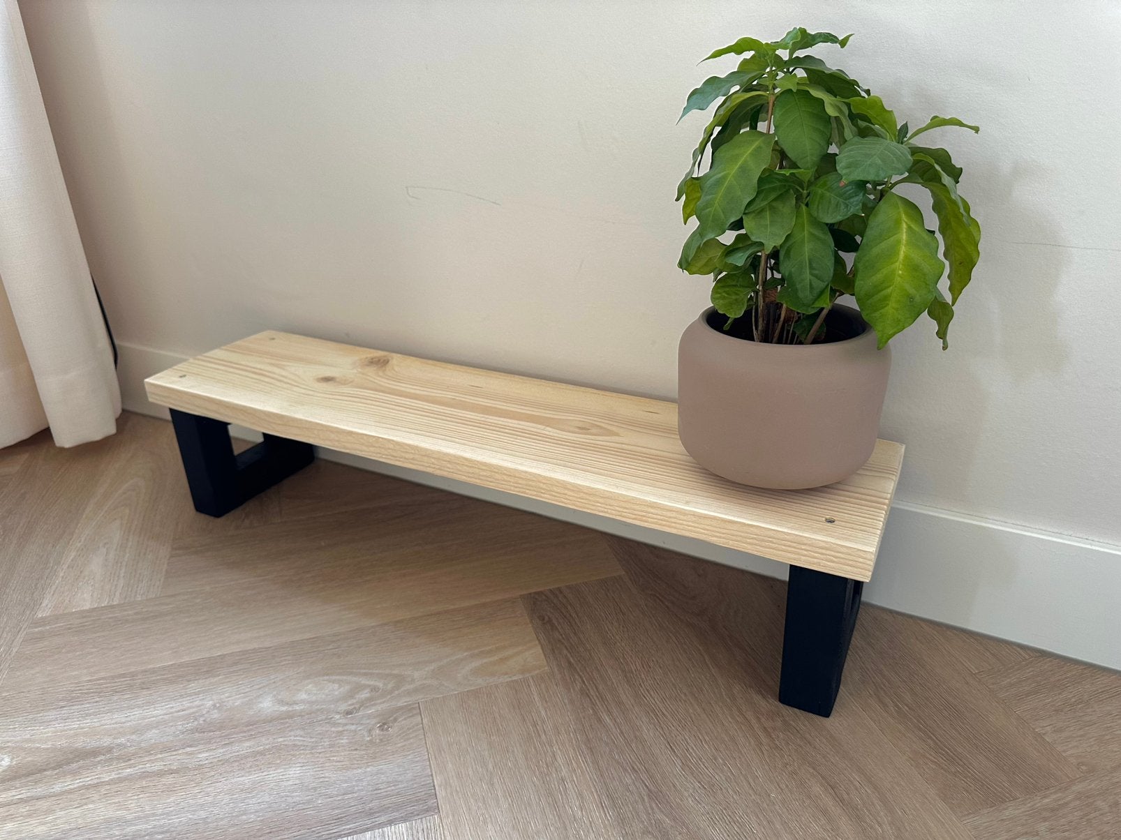 Nieuw houten vensterbank bankje met houten poten 80x20x18, Huis en Inrichting, Krukjes, Ophalen of Verzenden, Nieuw, Hout