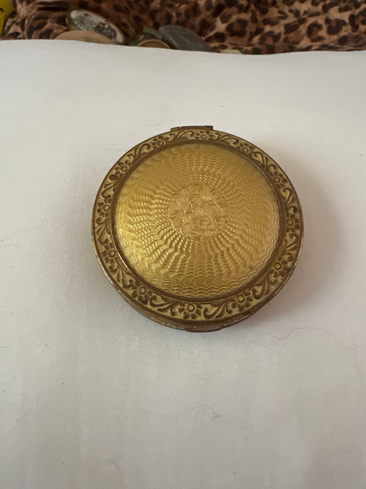 Vintage Gouden Poederdoosje met Spiegel en Reliëf, Antiek en Kunst, Ophalen