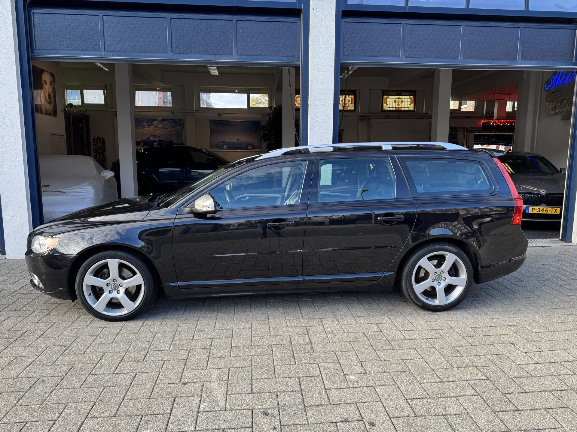 Volvo V70 2.0T R-Edition 203 PK NL AUTO MET N.A.P., Auto's, Euro 5, 4 cilinders, Zwart, Xenon verlichting
