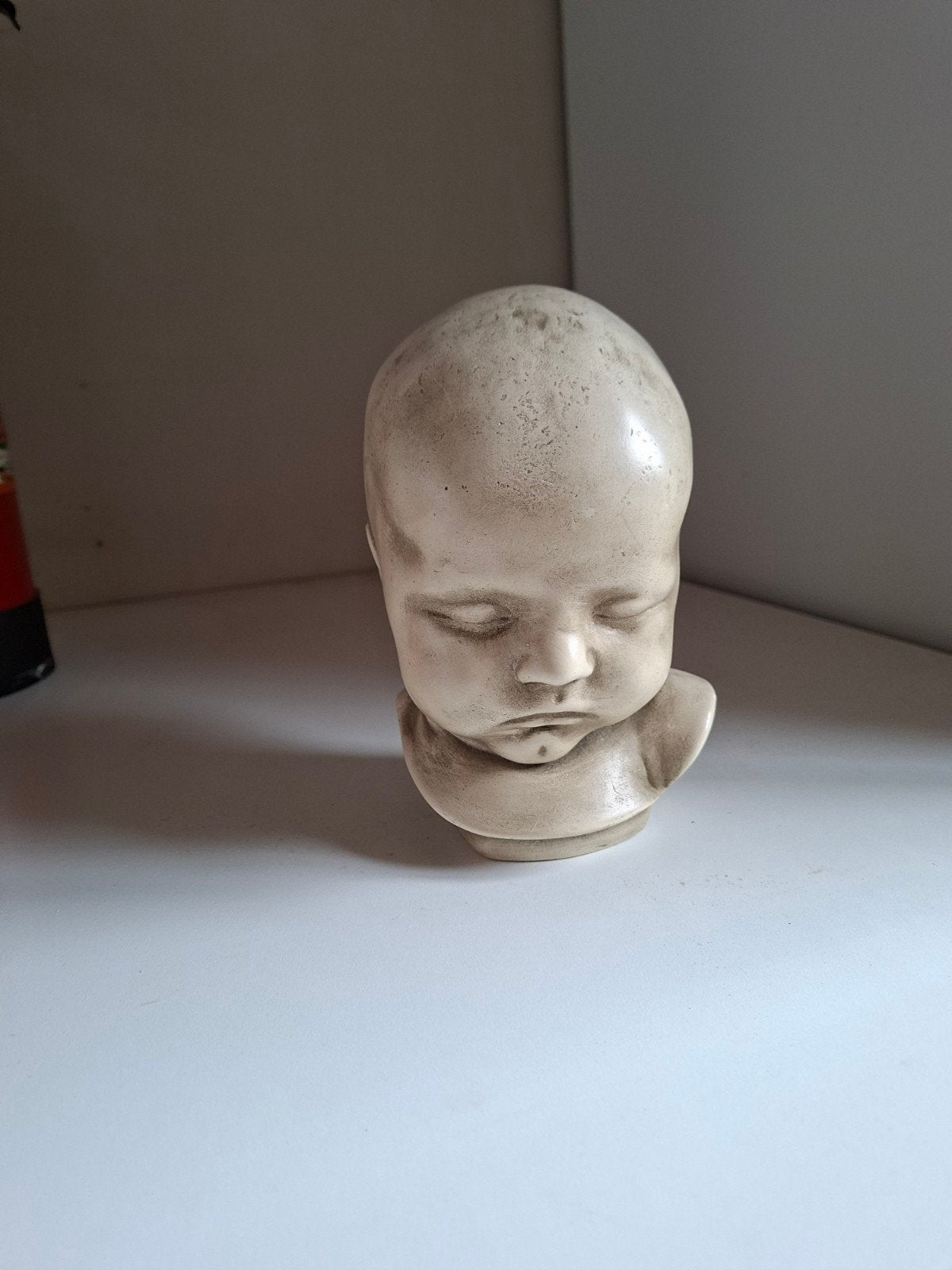 Decoratief beeldje van slapend babyhoofdje, Overige onderwerpen, Minder dan 20 cm, Ophalen of Verzenden, Handgemaakt