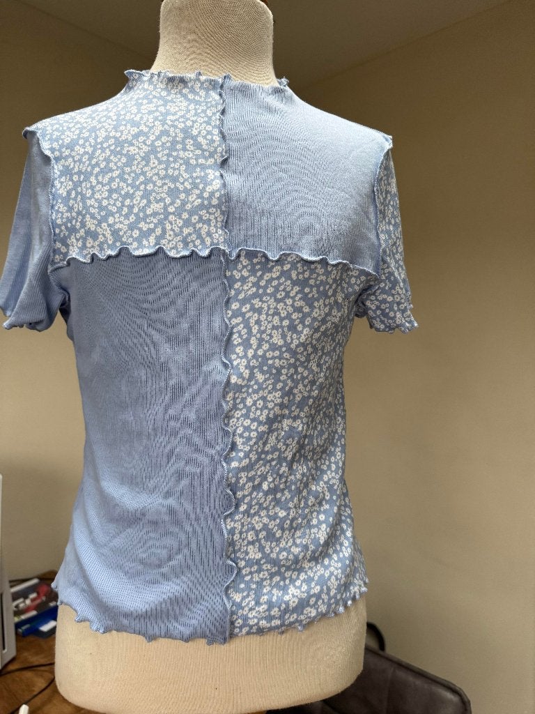MONKI top lichtblauw NIEUW maat S DT, Kleding | Dames, Blauw, Nieuw, Ophalen of Verzenden, Korte mouw