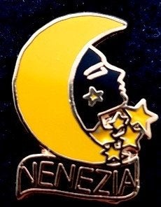 Venezia pin met maan, Verzenden, Nieuw, Dier of Natuur, Speldje of Pin