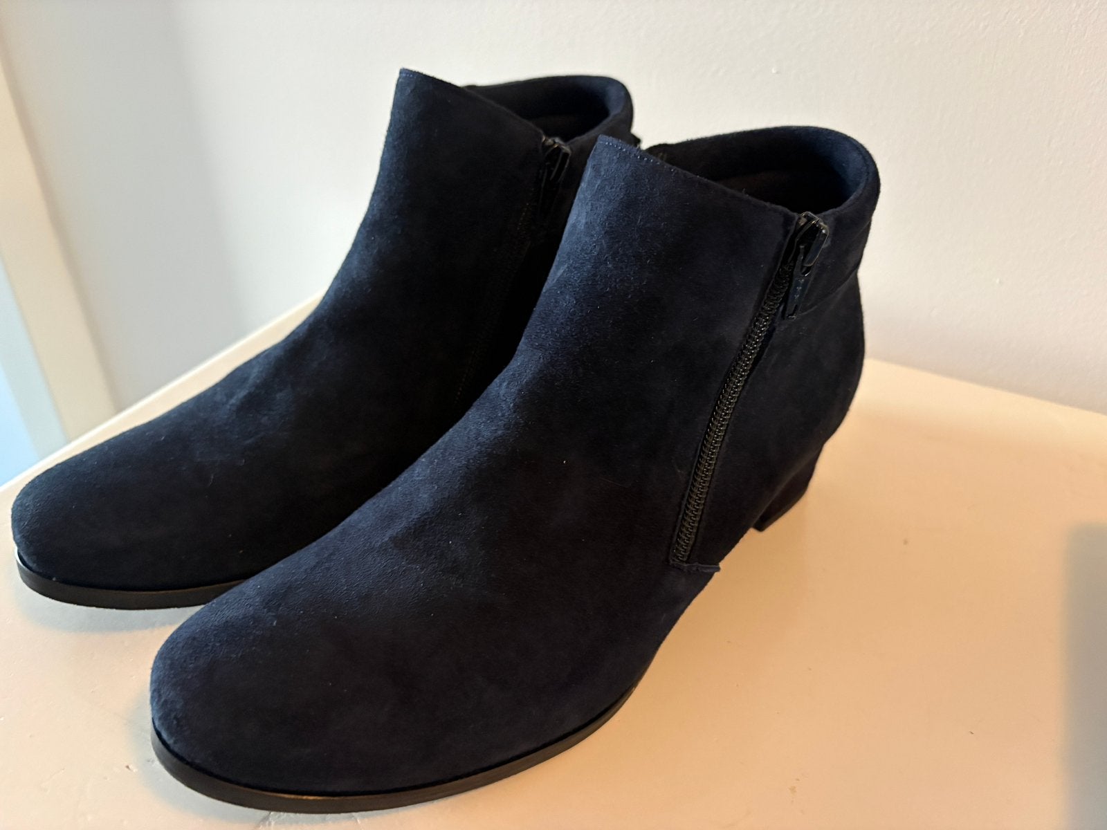 Volare blauw suede enkel laarsje 39,5 als nieuw, Kleding | Dames, Ophalen of Verzenden, Zo goed als nieuw, Blauw, Lage of Enkellaarzen