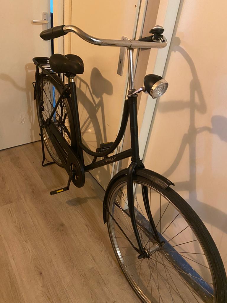 Zwarte omafiets 28 inch izgst !!, Fietsen en Brommers, Fietsen | Dames | Omafietsen, 53 tot 56 cm, Ophalen, Zo goed als nieuw
