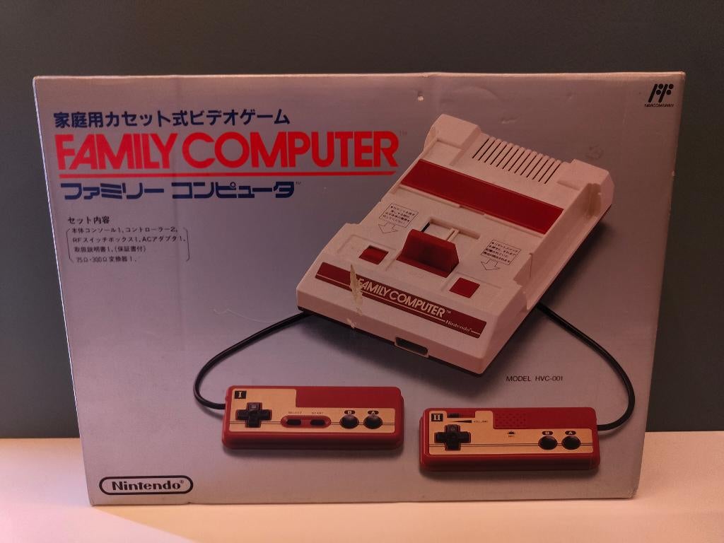 Nintendo Famicom, compleet in doos (origineel, Japan), Ophalen of Verzenden, Gebruikt, Met 2 controllers