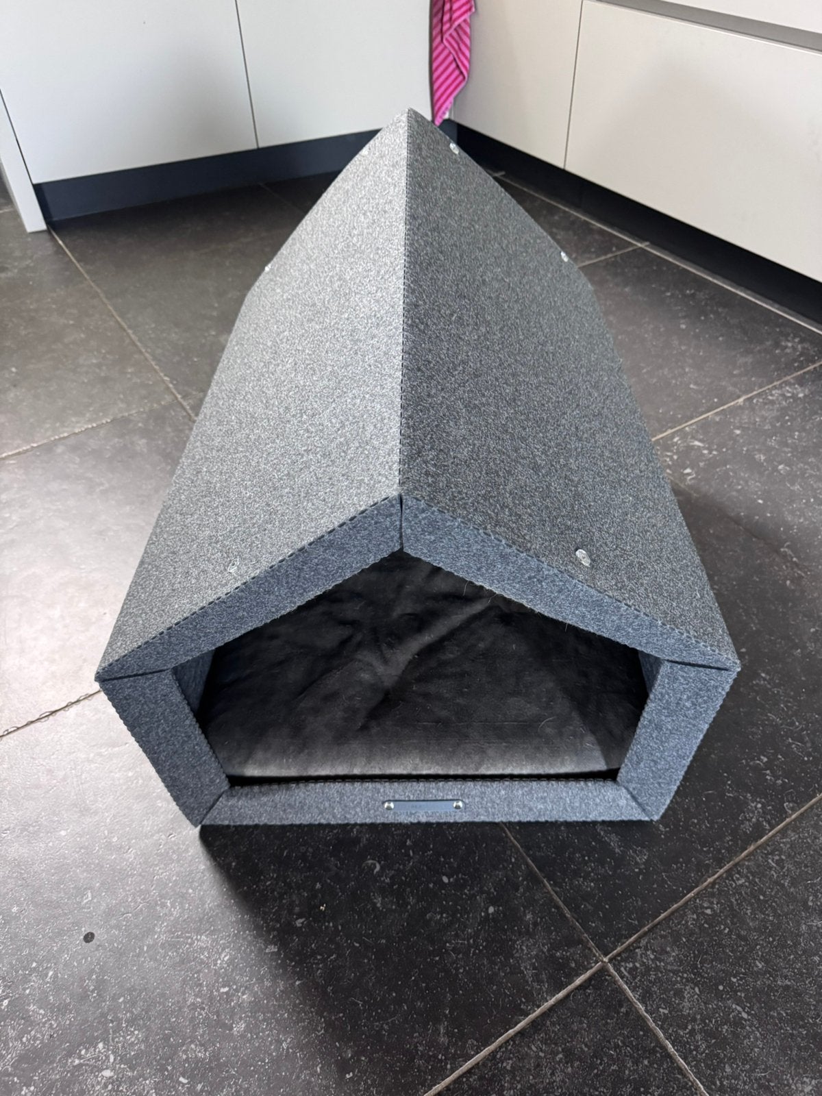 Honden huisje., Ophalen, Zo goed als nieuw