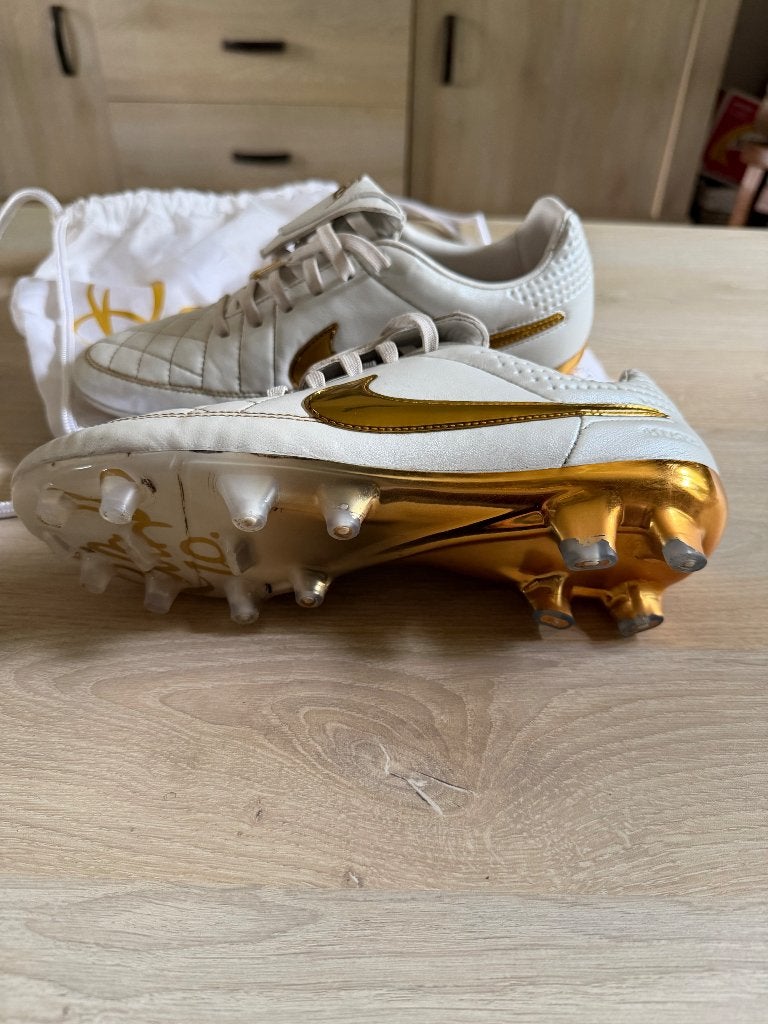 Nike Tiempo Legend “ touch of Gold” Ronaldinho, Sport en Fitness, Voetbal, Groter dan maat XL, Schoenen, Ophalen of Verzenden
