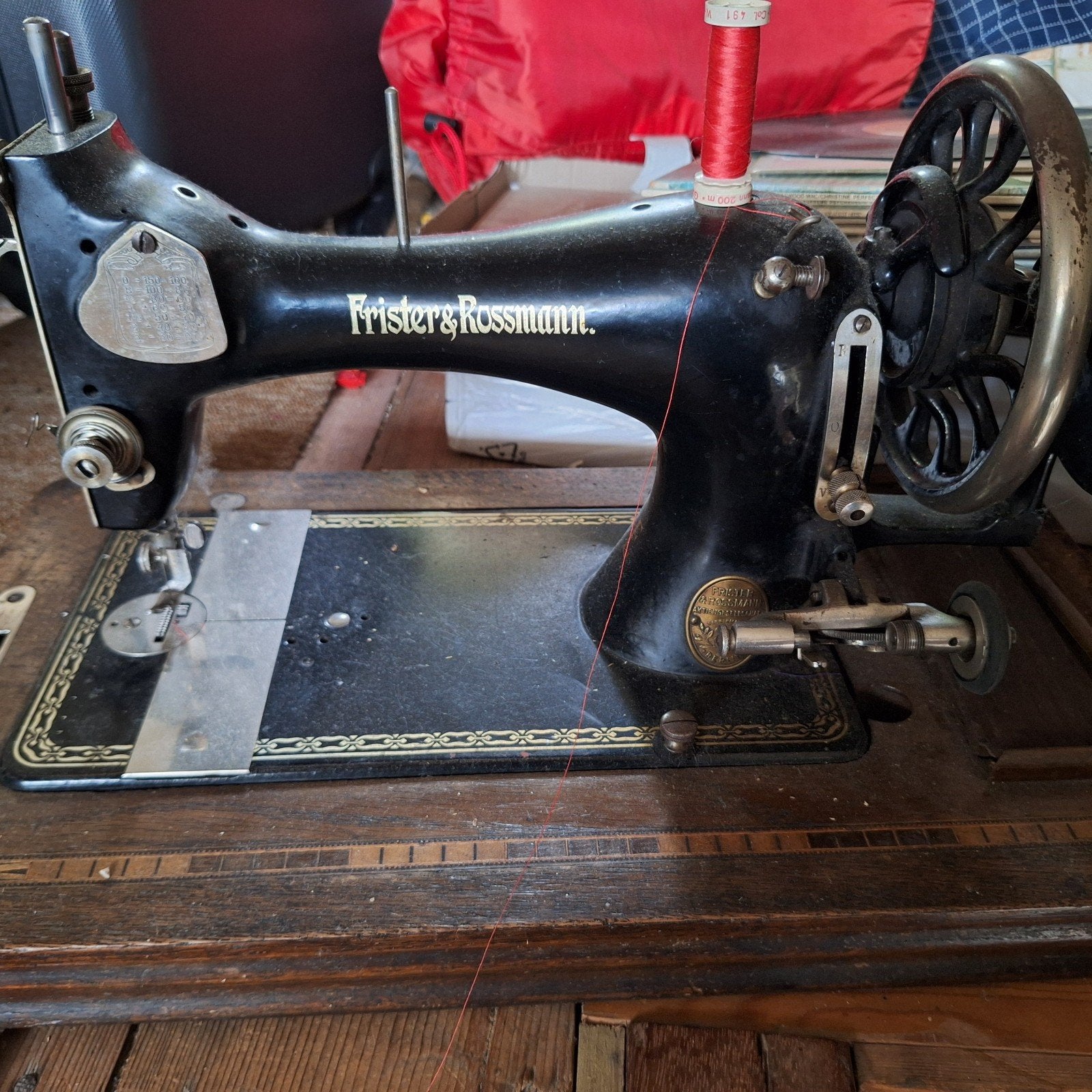 3 mooie oude naaimachines, Ophalen