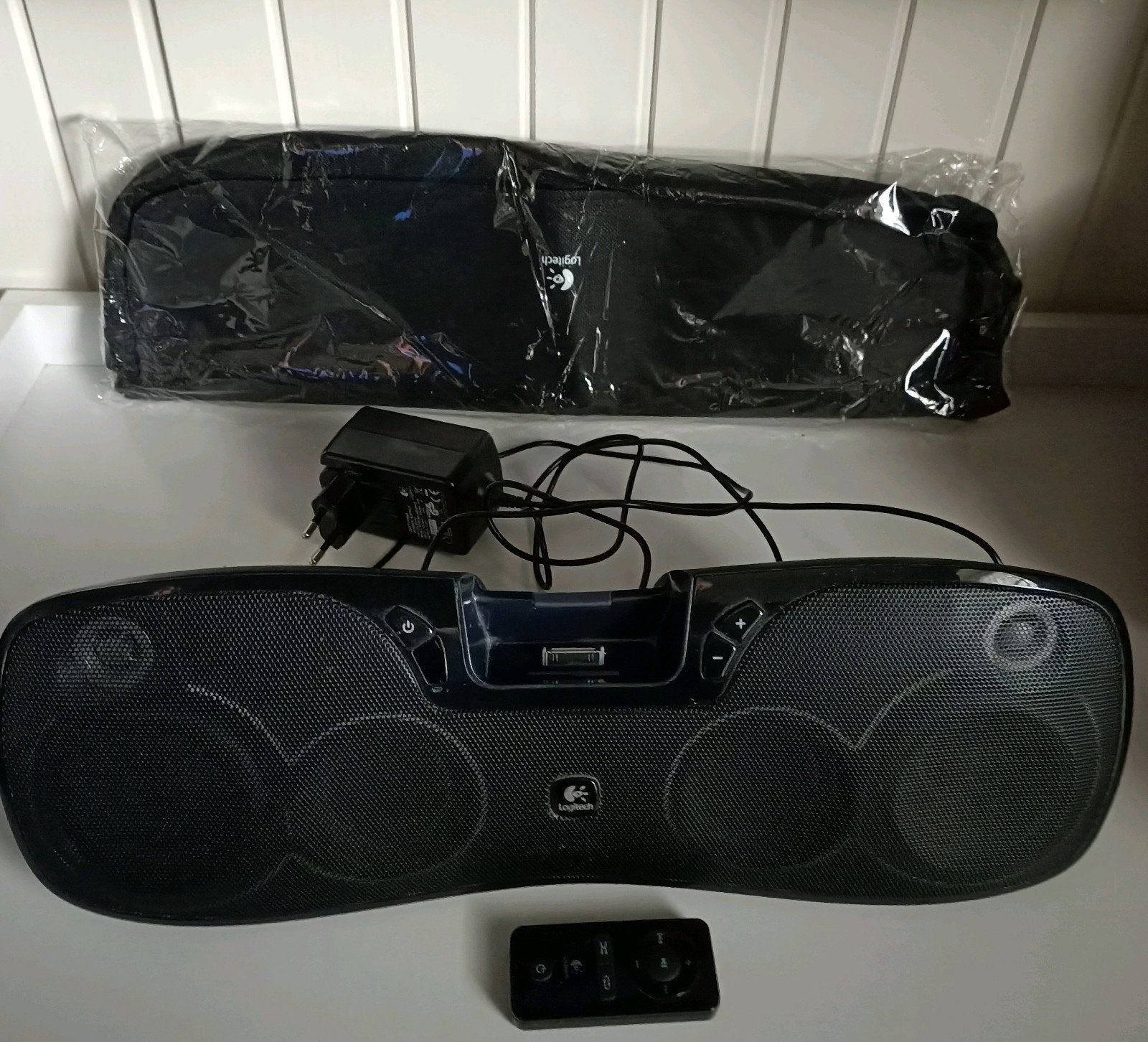 Mooie Speakerdock voor oudere iPhone/iPod Logitech S715i!, Ophalen