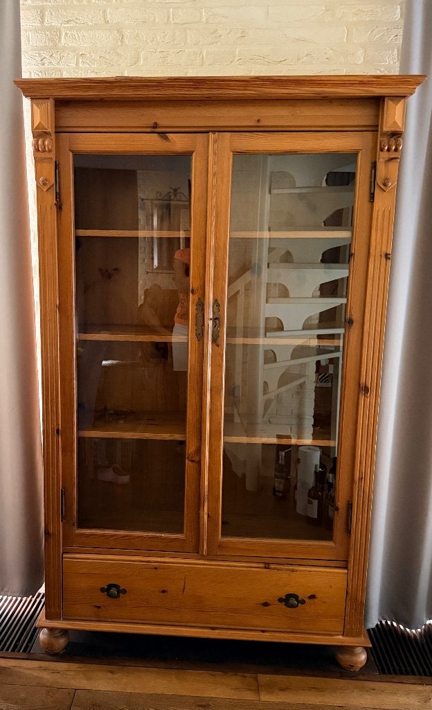 Massief grenen vitrine/servies kast, Ophalen, Gebruikt, 25 tot 50 cm, Met deur(en)