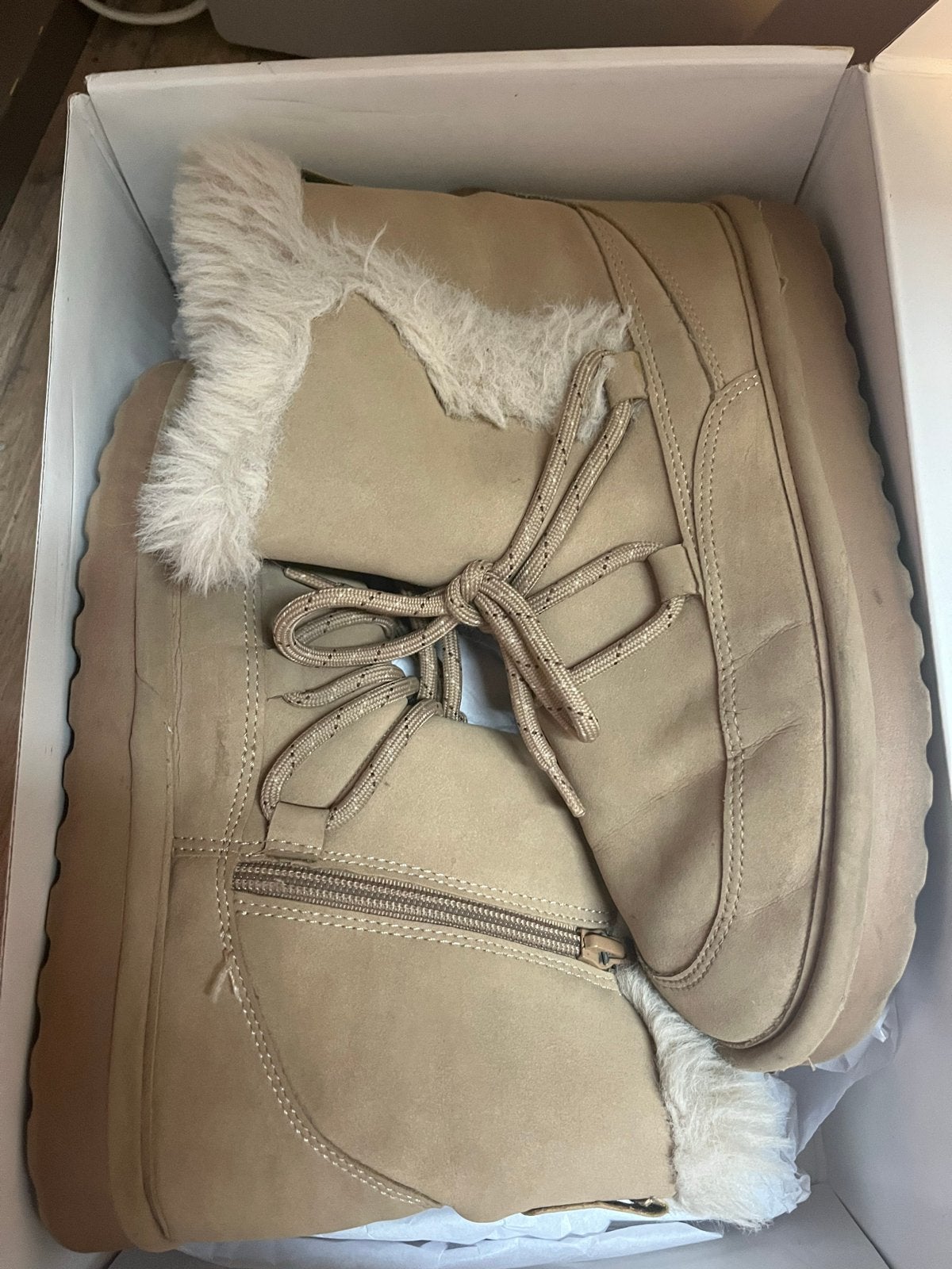 Zara beige laarzen met bont en veters - Maat 35, Beige, Lage of Enkellaarzen, Ophalen of Verzenden, Gedragen