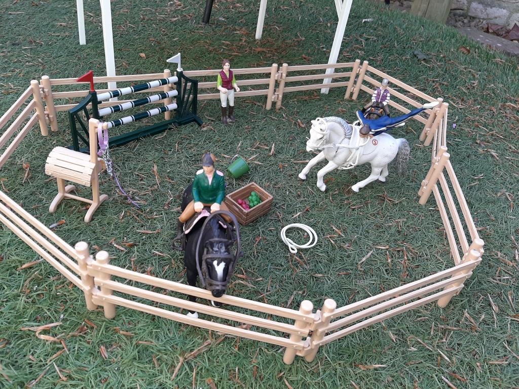 Schleich paarden speelset met hek, ruiters en accessoires, Ophalen of Verzenden, Gebruikt, Jongen of Meisje