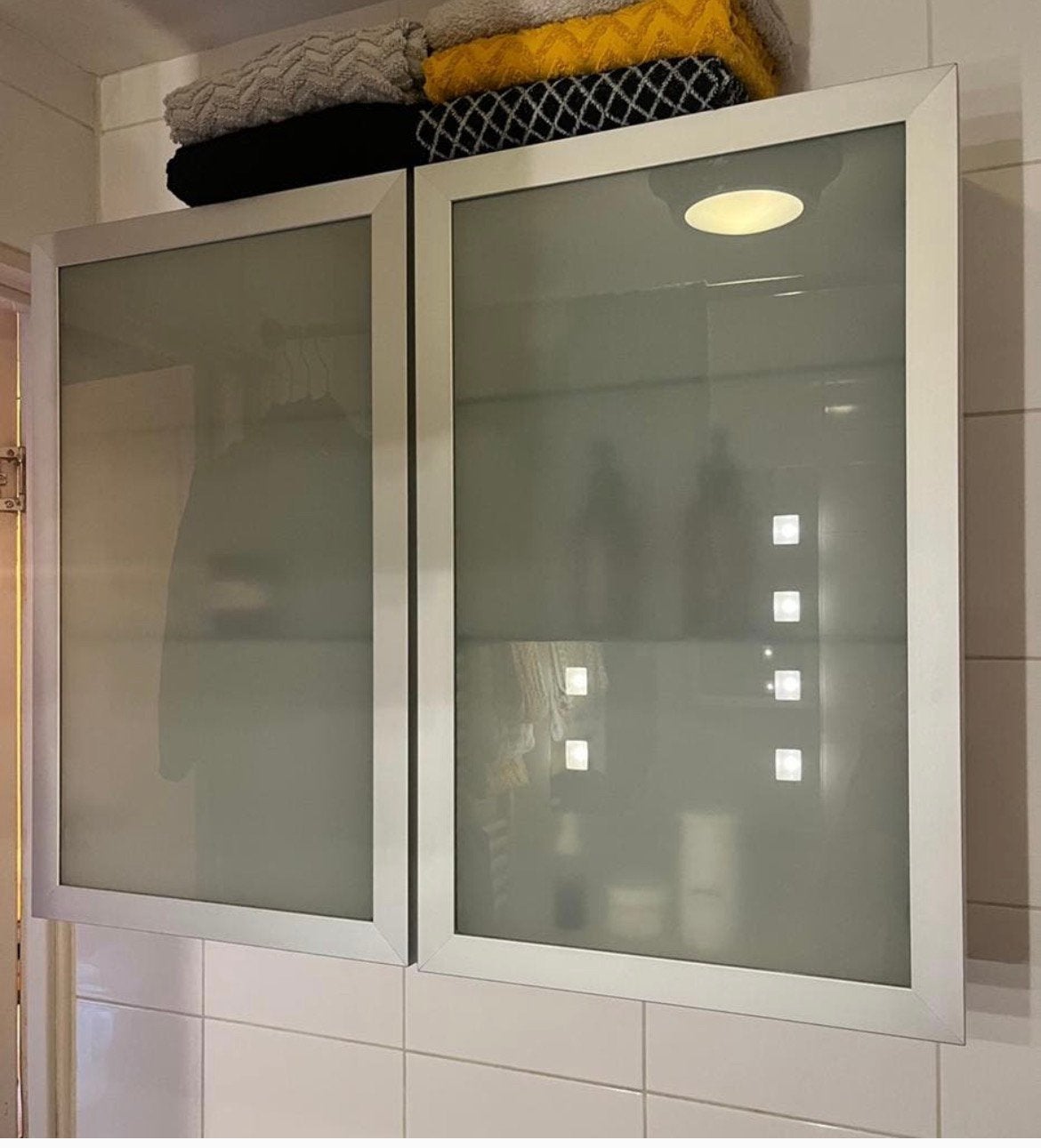 Badkamer kastjes “ medicijnen kastje” met glazen plankjes, Ophalen, (Half)hoge kast, 50 tot 100 cm, Zo goed als nieuw
