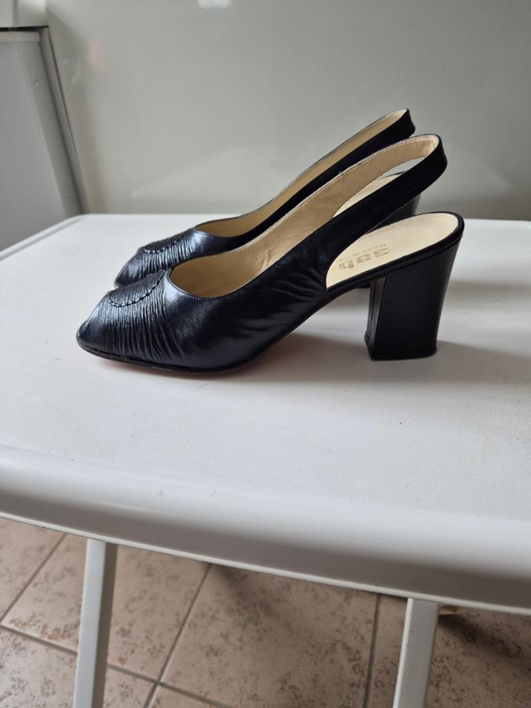 Schoenen, mt38  Sabatini, Blauw, Instappers, Ophalen of Verzenden, Zo goed als nieuw