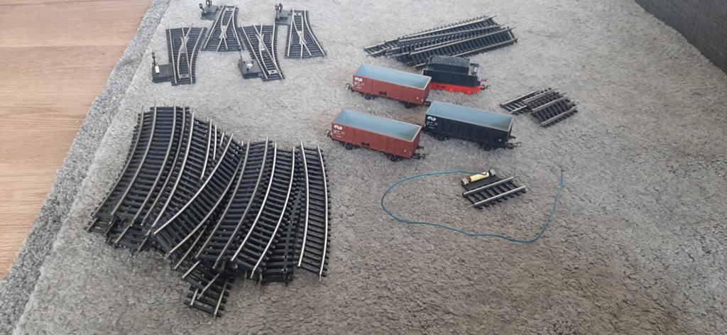 Modeltreinspoor met wagon., Ophalen