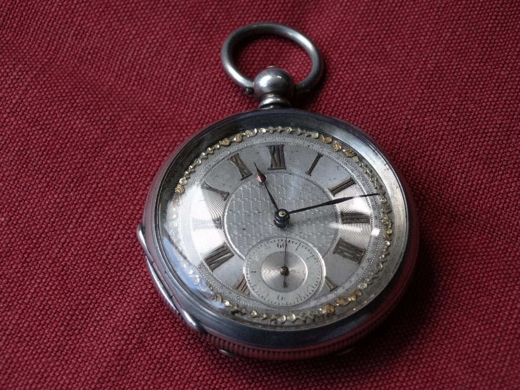 Nogal groot zilveren klokje, knol? zilver is goed gemerkt, Ophalen of Verzenden
