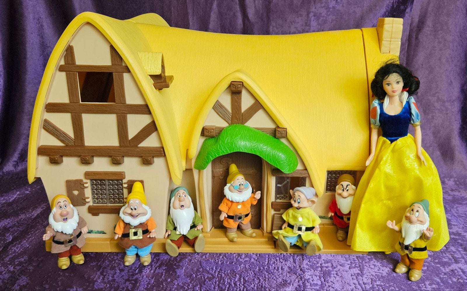 Simba Toys Disney Sneeuwwitje en de zeven dwergen huis 90's, Ophalen, Gebruikt, Poppenhuis
