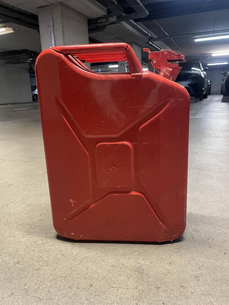 Steel fuel tank (jerry can), Ophalen
