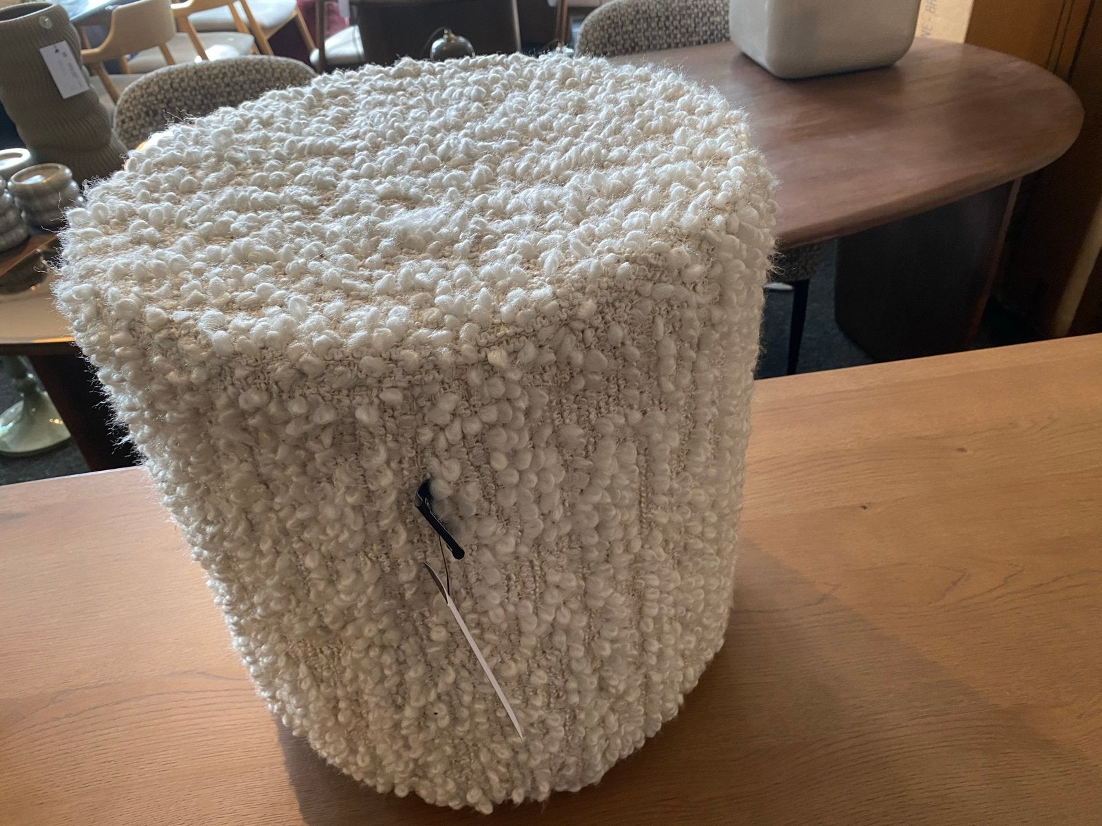 Off-white bouclé poef 40x40 cm, Minder dan 50 cm, Rond, Nieuw, Ophalen of Verzenden