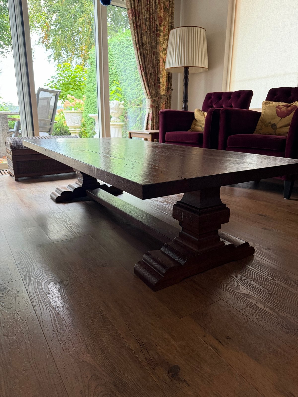 Robuuste houten salontafel met klassieke uitstraling, Ophalen