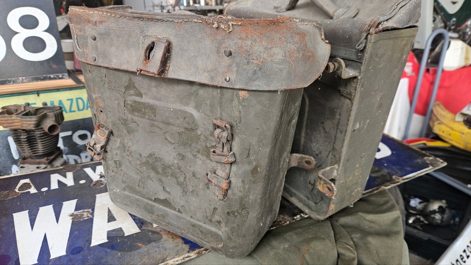 Gillet Estafette Koffers/Tassen, Verzamelen, Militaria | Tweede Wereldoorlog, Ophalen of Verzenden, Landmacht, Overige gebieden