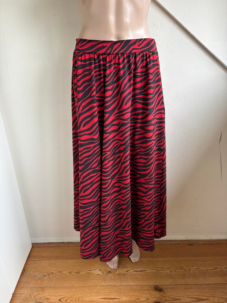 Ladress lange rok maat M zwart rood met zakken, Maat 38/40 (M), Ophalen of Verzenden, Zo goed als nieuw, Rood