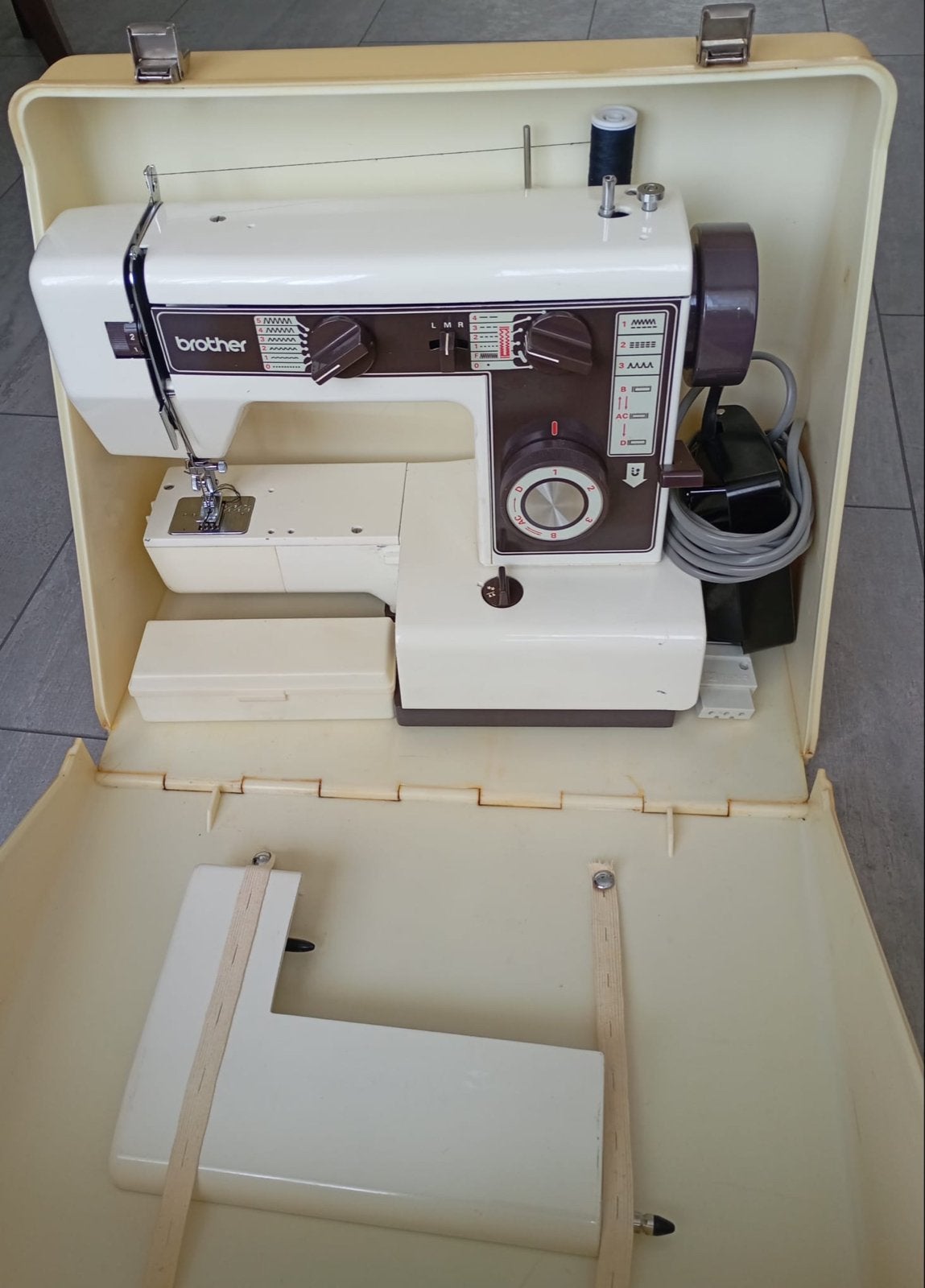 Brother VX540 Naaimachine met Koffer - Vintage Model, Hobby en Vrije tijd, Naaimachines en Toebehoren, Ophalen, Gebruikt, Naaimachine