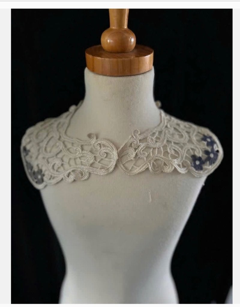 Antieke kraag, 2 delen, gehaakt, bijzonder mooi, Antiek en Kunst, Antiek | Kleding en Accessoires, Ophalen of Verzenden