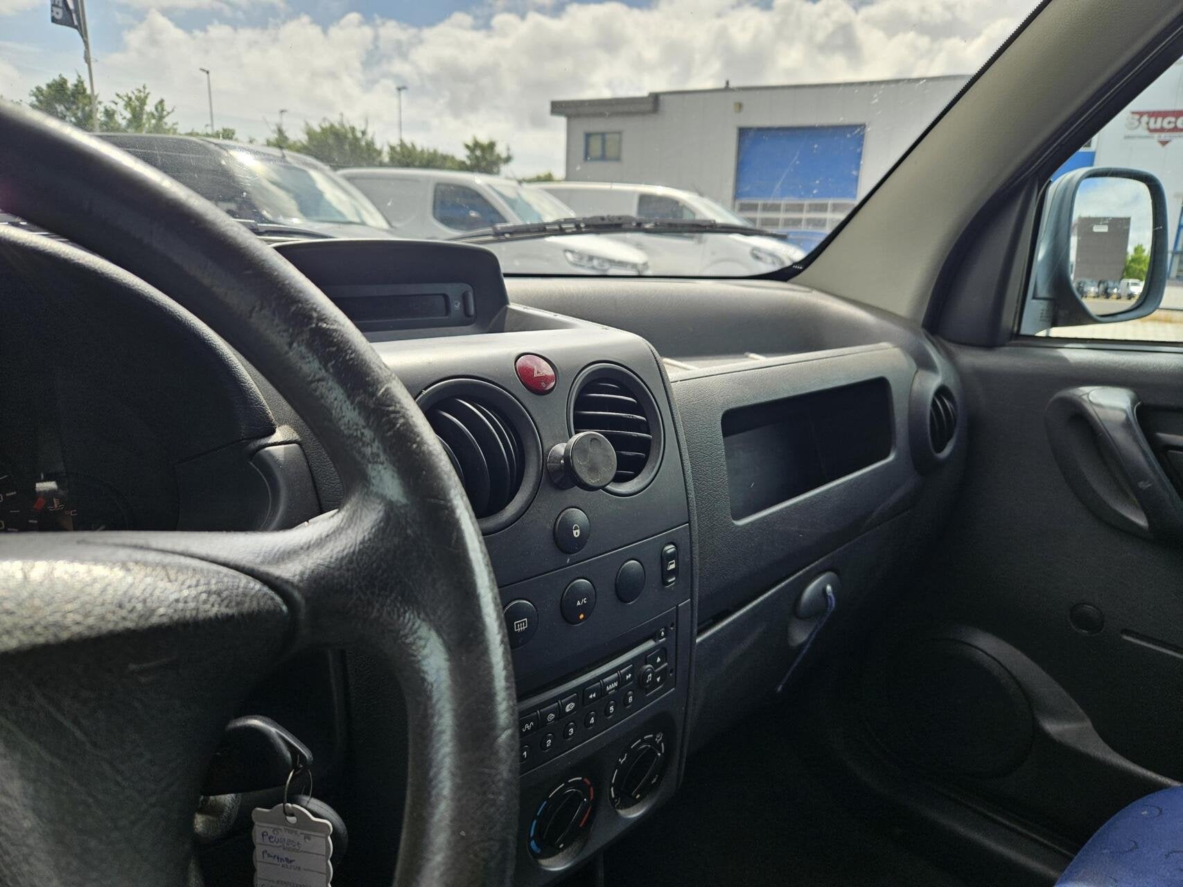 Peugeot Partner 170C 1.9 D airco marge trekhaak, Auto's, Stof, Gebruikt, Zwart, Origineel Nederlands