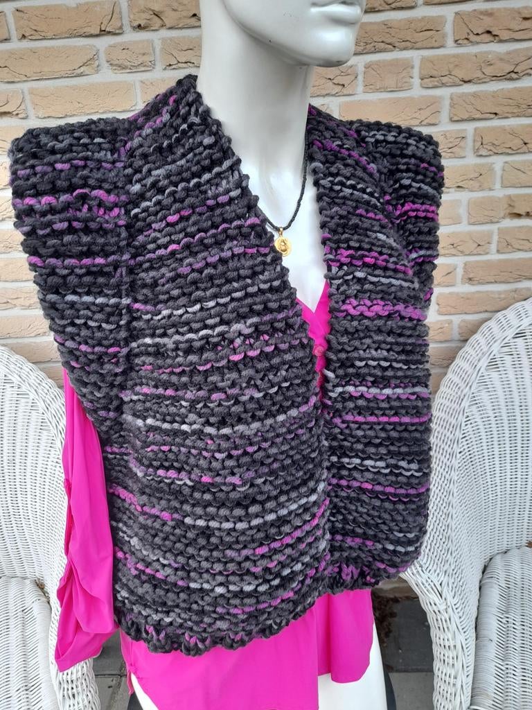 Nieuw handgebreid gemêleerd Gilet model Kiro by Kim, Ophalen of Verzenden, Nieuw, Paars