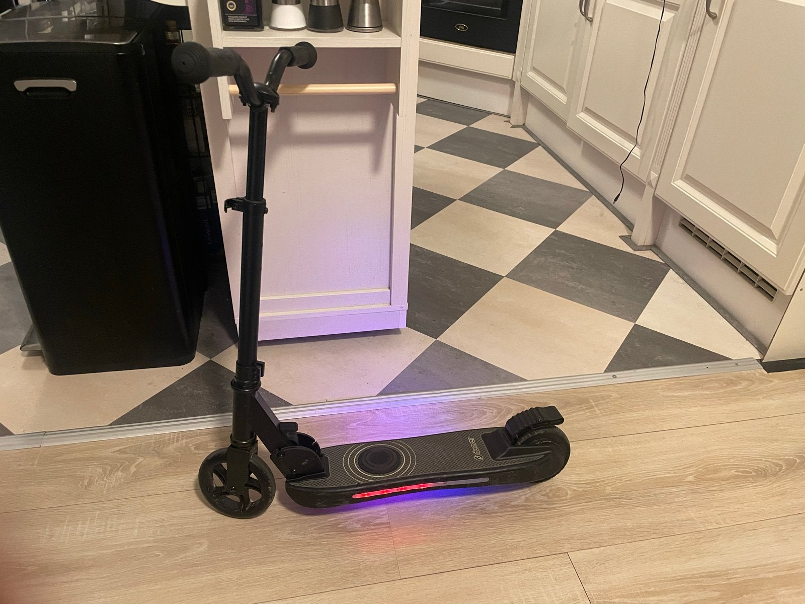 Elektrische step met LED-verlichting, Fietsen en Brommers, Steps, Ophalen, Zo goed als nieuw, Elektrische step (E-scooter)
