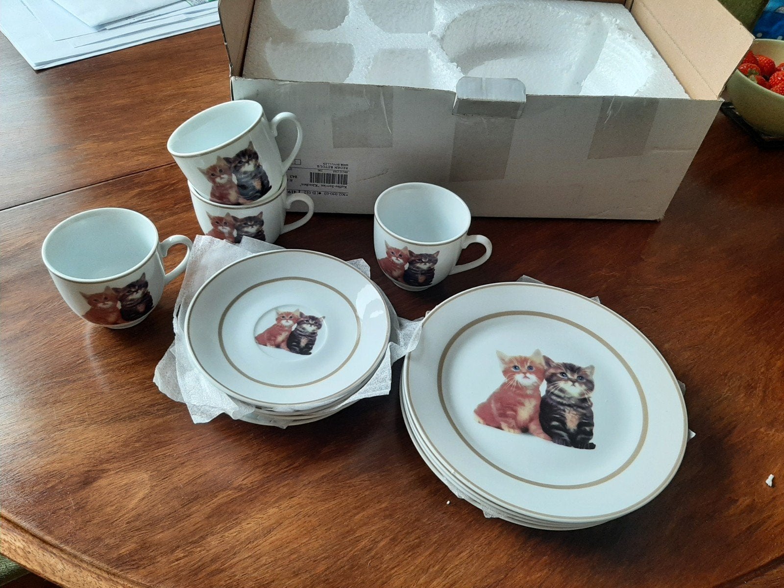 Servies met kittens (voor kind) nieuw in doos, Ophalen, Nieuw, Bord(en), Overige stijlen