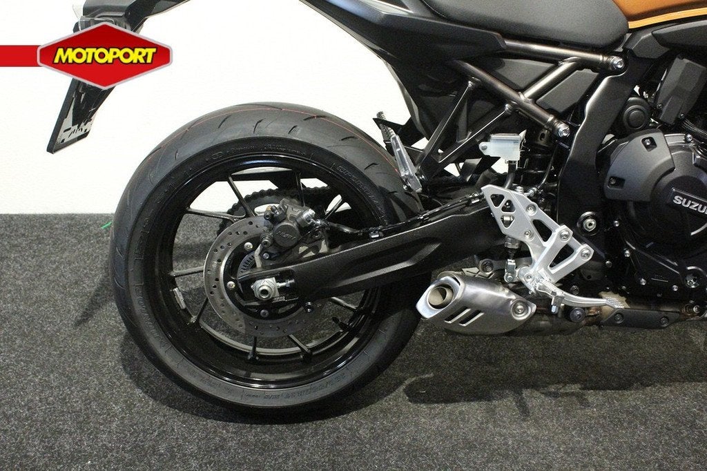Suzuki GSX GSX-8T, Bedrijf, Naked bike