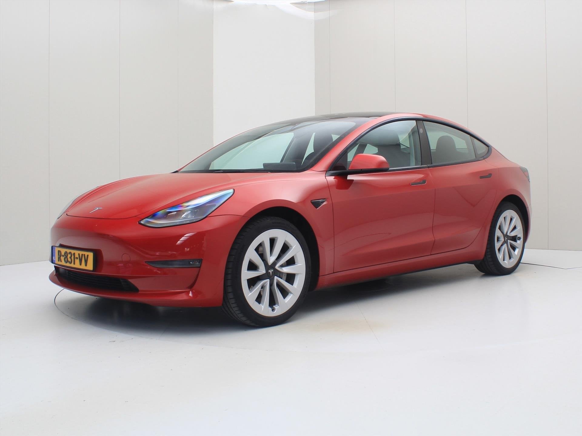 Foto 2 van Tesla Model 3 Long-Range AWD 351pk 75 kWh 92.2% SoH UPGRADE
