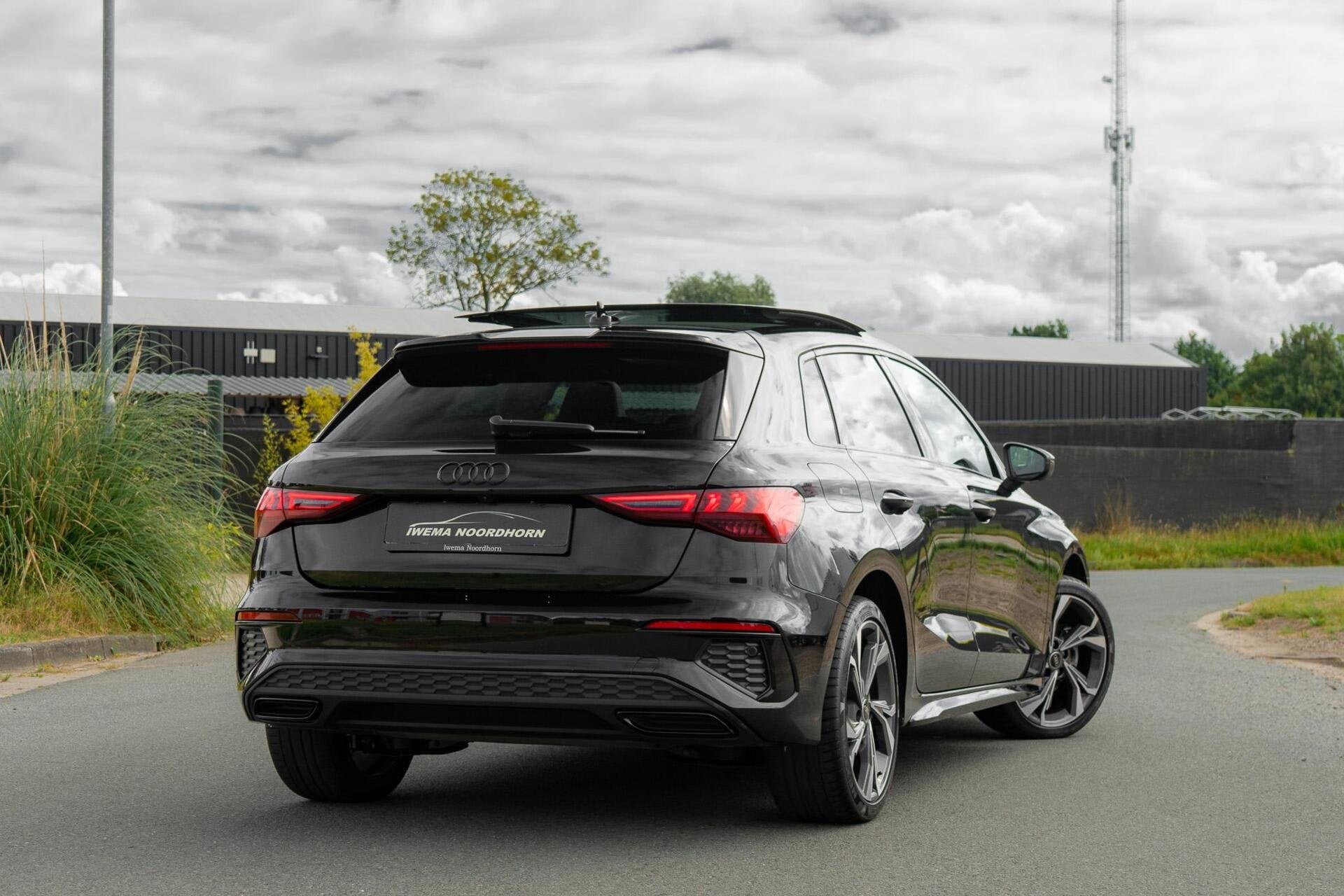 Audi A3 Sportback 40 TFSIe|Panoramadak|Camera|Diamond stitch, Gebruikt, Zwart, 4 cilinders, 1535 kg