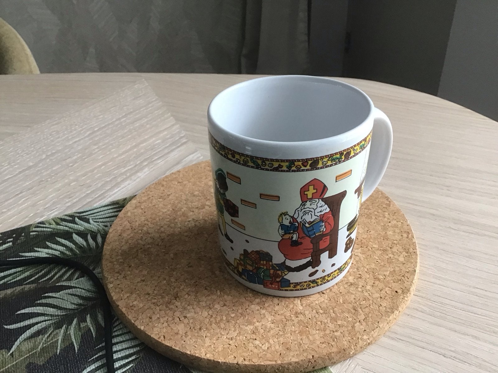 Vintage mok met Sinterklaas en Zwarte Piet, Diversen, Sinterklaas, Ophalen of Verzenden, Zo goed als nieuw