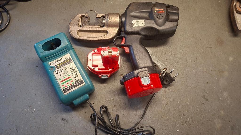 Cembre B61 accu kabelschoenperstang, Auto diversen, Autogereedschap, ., Ophalen of Verzenden, Zo goed als nieuw, .