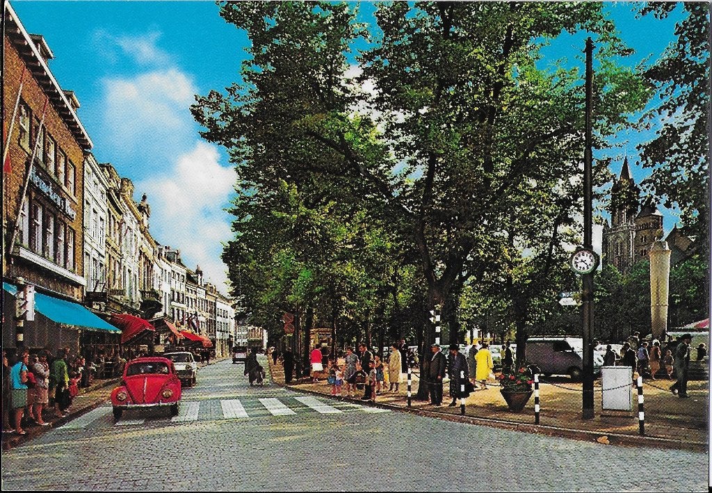 Q708 ongelopen ansichtkaart vrijthof Maastricht ( 33, Ophalen of Verzenden, 1980 tot heden, Ongelopen, Limburg