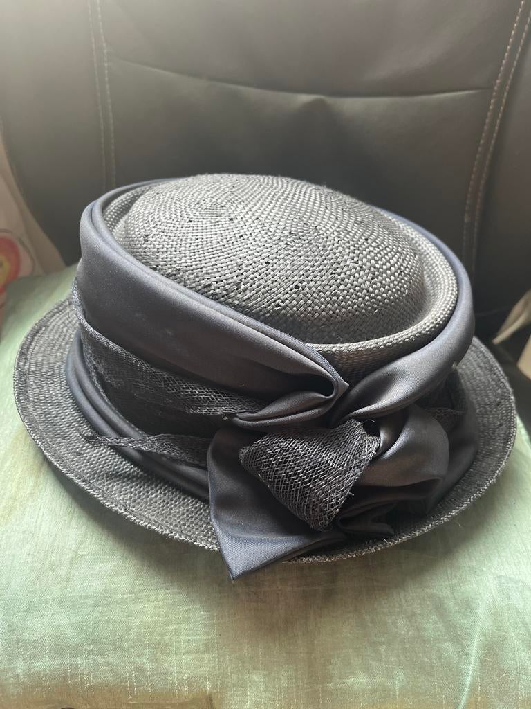 Elegante Karpet hoed, donkerblauw, Kleding | Dames, Hoeden en Petten, Ophalen of Verzenden, Zo goed als nieuw, One size fits all