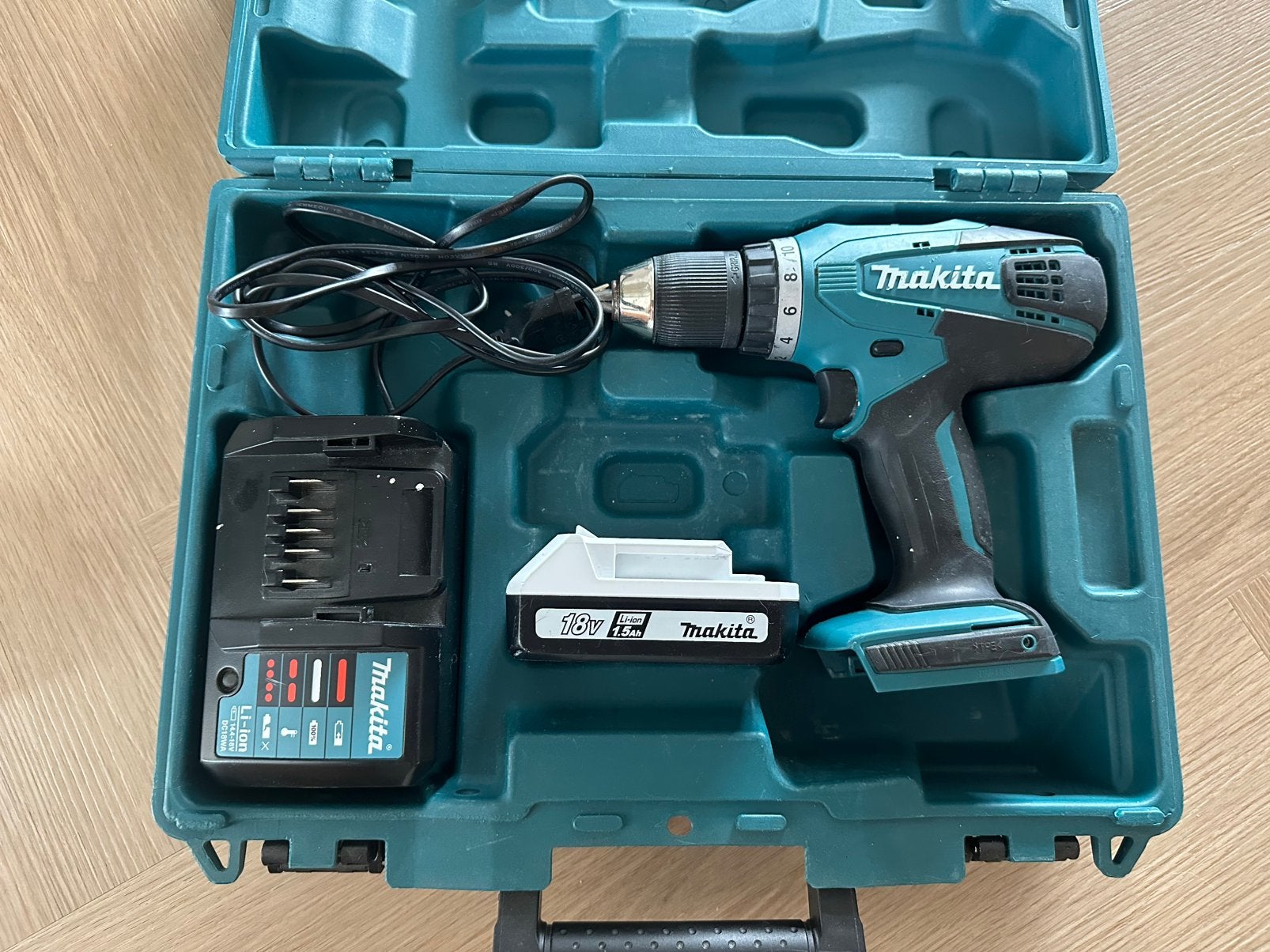 Makita 18V boor/schroefmachine set met accu, lader en koffer, Ophalen, Boor- en Schroefmachine, Variabele snelheid