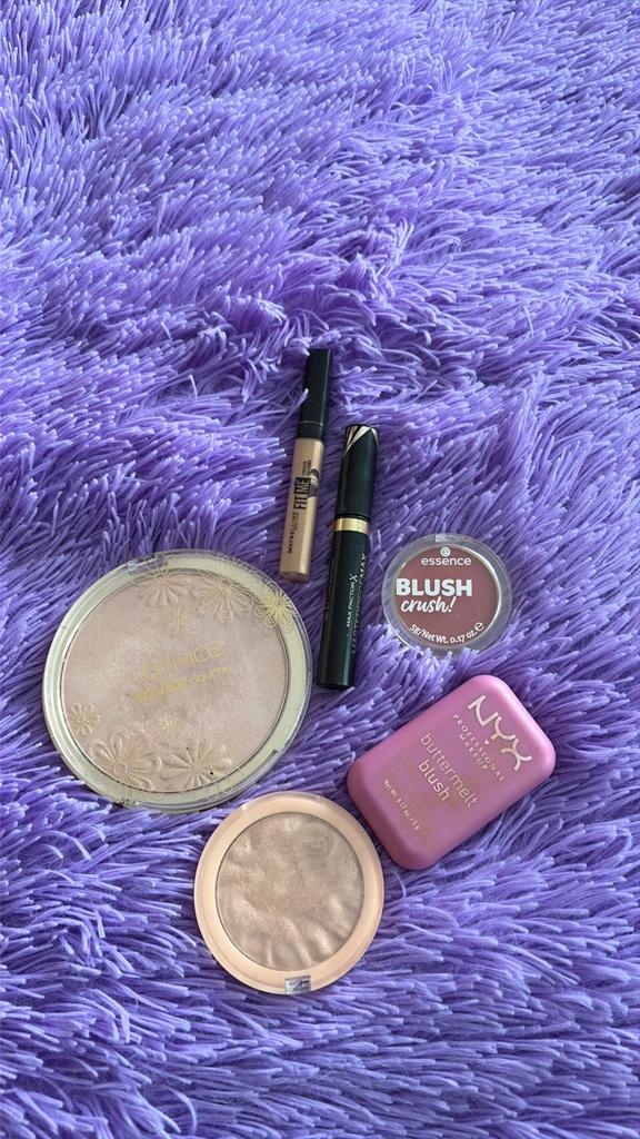 Make-up (nyx, essence, max factor etc, revolution), Overige kleuren, Gehele gezicht, Ophalen of Verzenden, Zo goed als nieuw