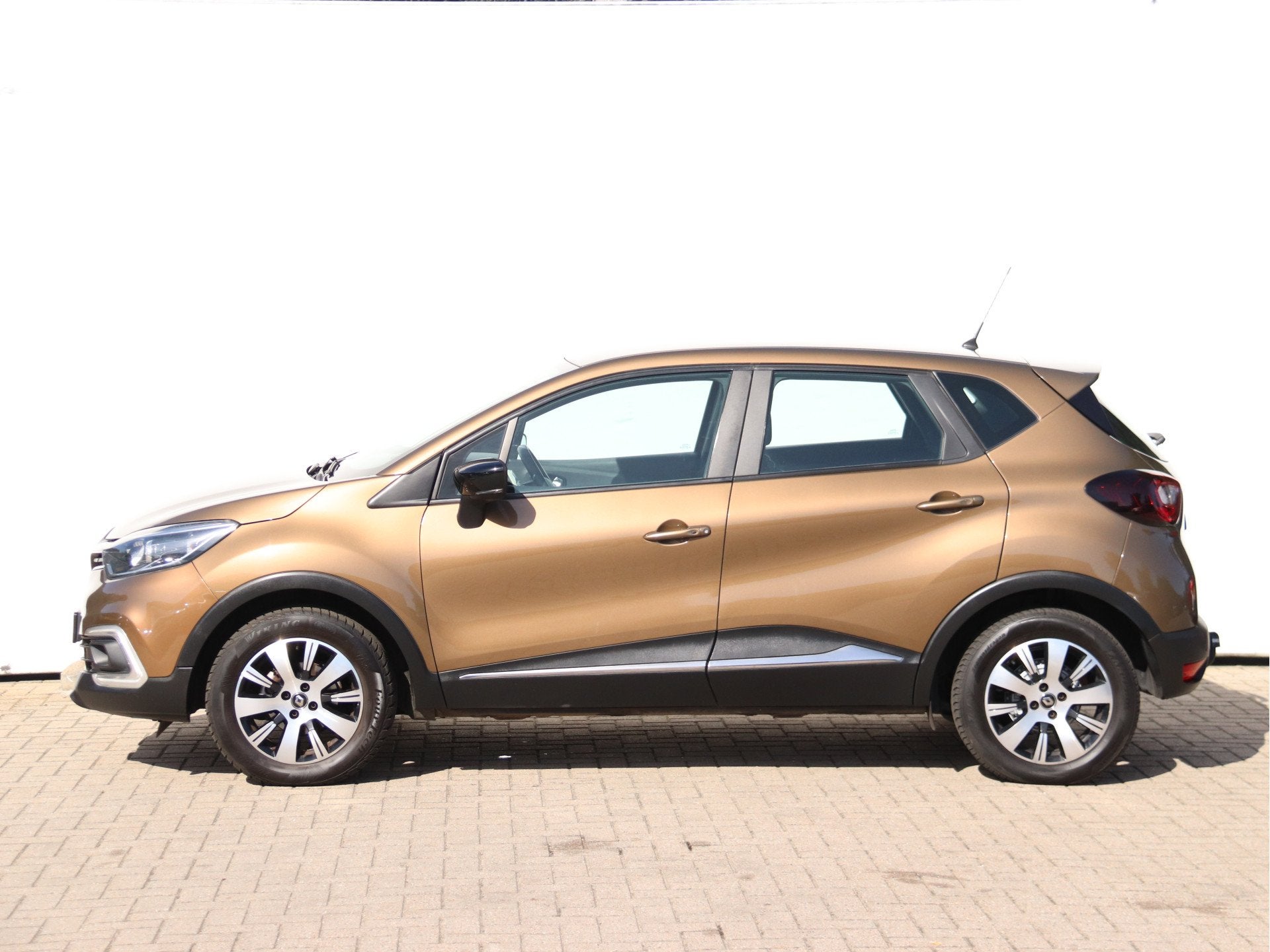 Renault Captur 0.9 TCe Limited AIRCO / CRUISE / TREKHAAK / P, Voorwielaandrijving, Stof, Gebruikt, Euro 6