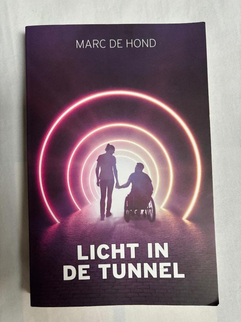 Boek Licht in de Tunnel, Marc de Hond, Gelezen, Sociale psychologie, Ophalen of Verzenden, Marc de Hond