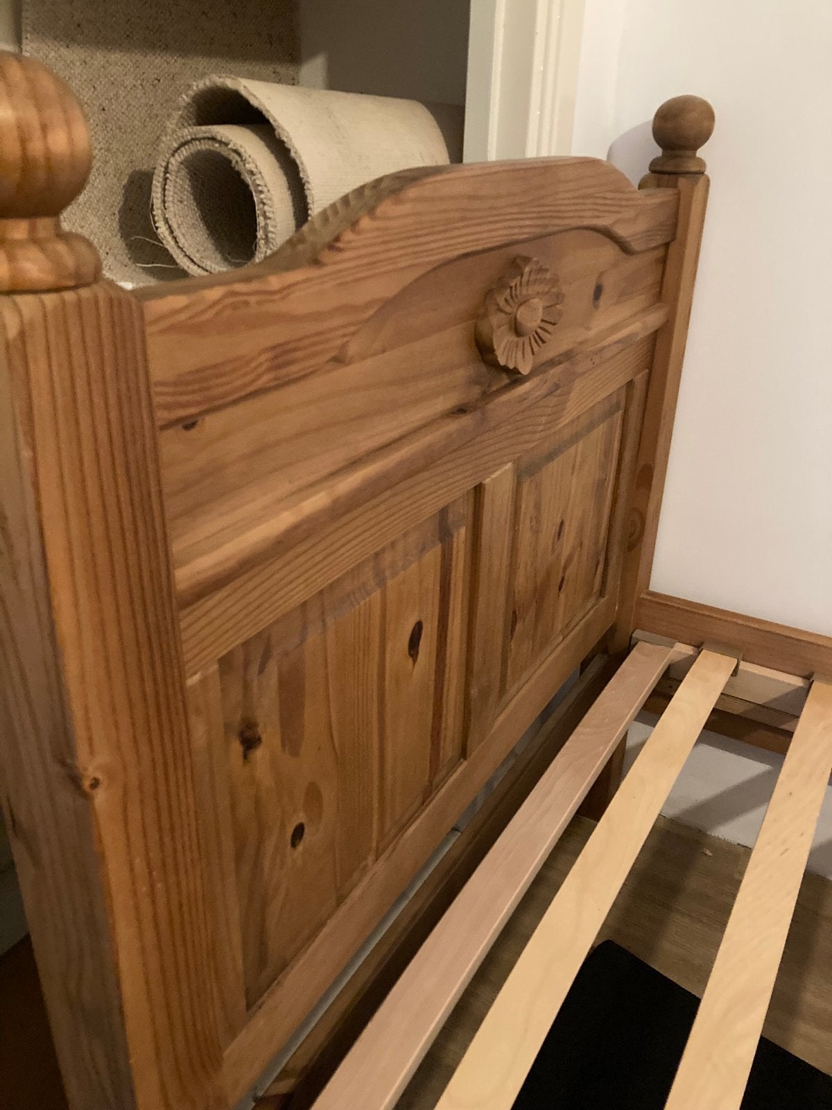 Degelijk 1 persoons bed, Antiek en Kunst, Antiek | Meubels | Bedden, Ophalen
