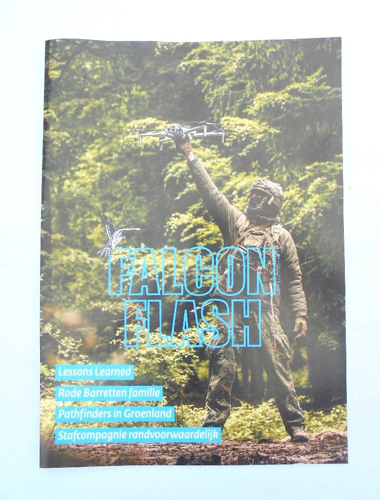FALKON FLASH - 11 Luchtmobiele Brigade Magazine, Ophalen of Verzenden, Landmacht, Nederland, Boek of Tijdschrift