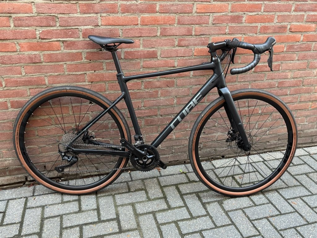 CUBE NUROAD PRO METALBLACK/GREY modeljaar 2024 maat M, Fietsen en Brommers, 28 inch, B2c-support@cube.eu, Ludwig-Hüttner-Straße 5-7, 95679 Waldershof, Duitsland