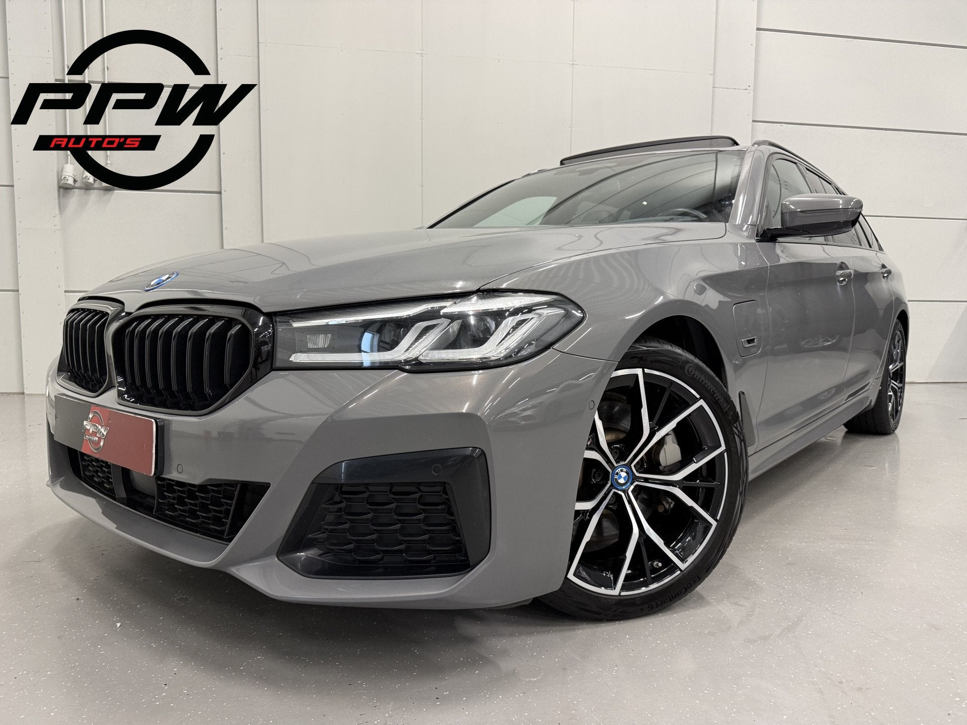 BMW 5 Serie Touring 530e xDrive M-Sport BERNINAGRAU/PANO/HEA, 1998 cc, 1935 kg, Gebruikt, Zwart