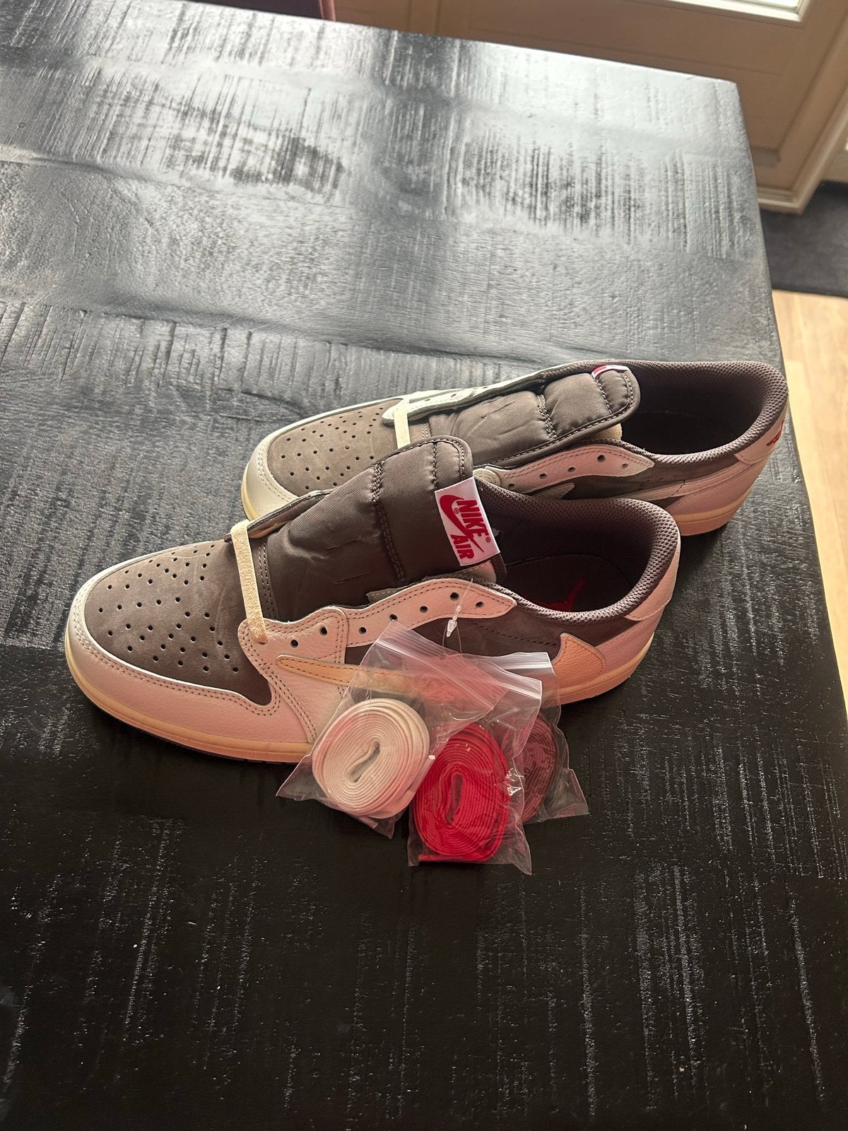 Nike Air Jordan 1 Low Travis Scott Reverse Mocha maat 43, Ophalen of Verzenden, Nieuw, Bruin, Sneakers of Gympen