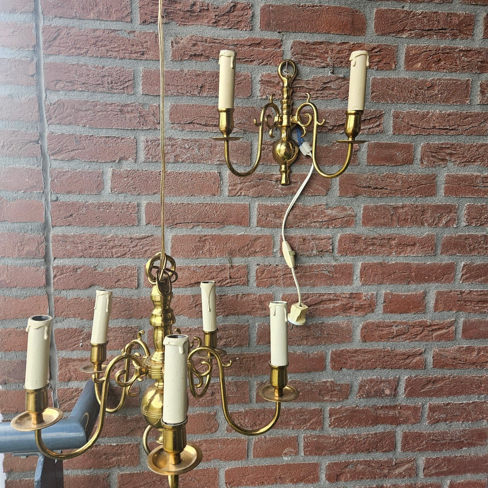 Set van 2 messing wandlampen en 1 messing kroonluchter, Antiek en Kunst, Ophalen